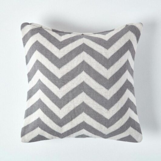 Homescapes - Grey Geometric Cotton Knitted Cushion Cover, 45 x 45 cm