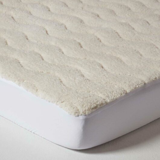 Homescapes - Luxury Thick Fleece Mattress Topper, Small Double