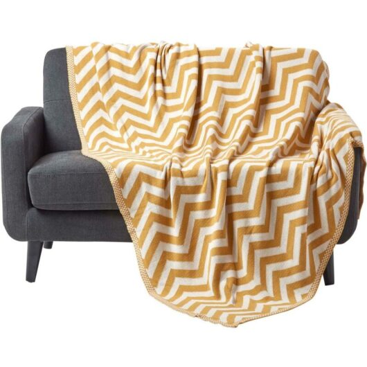 Homescapes - Mustard Chevron Cotton Knitted Throw, 150 x 200 cm